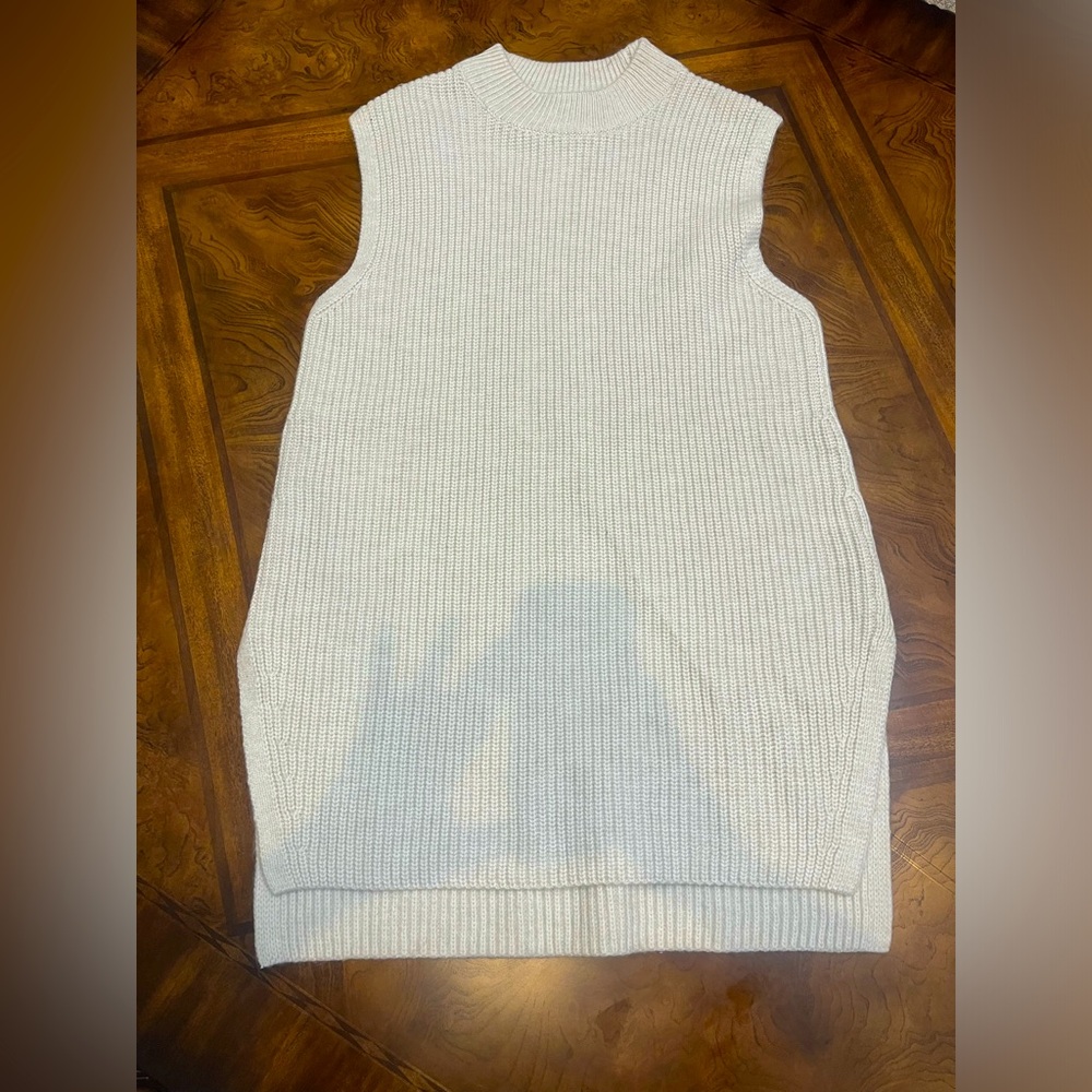 H&M vest pull sleeveless pull over size Xs Cream color